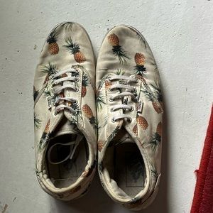 pineapple vans